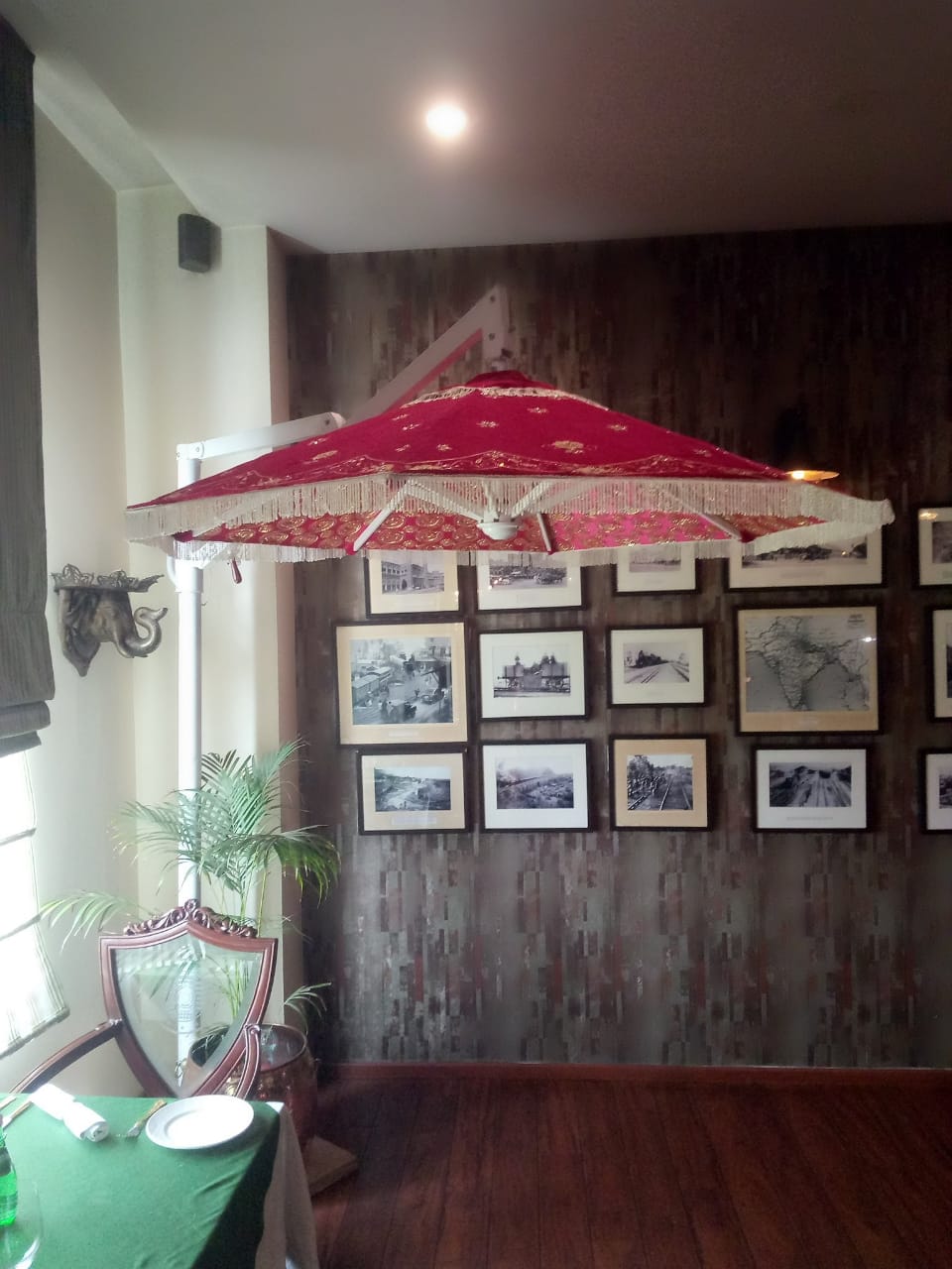 Noor Mahal Hotel Traditional Side Pole Garden Umbrella