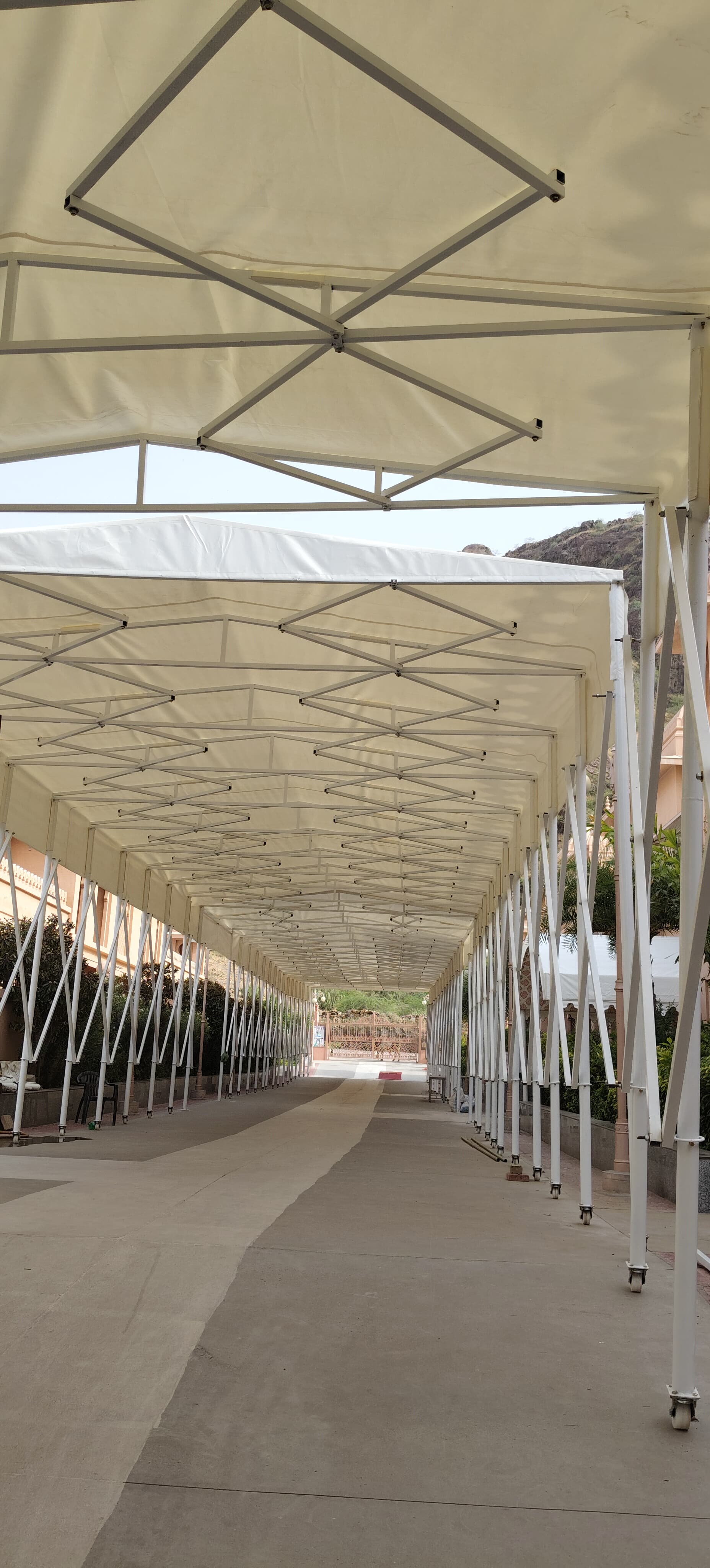 Manually Operated Retractable Tent